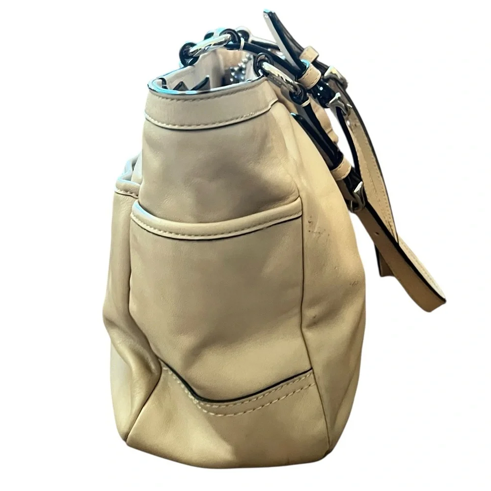 Coach authentic smooth